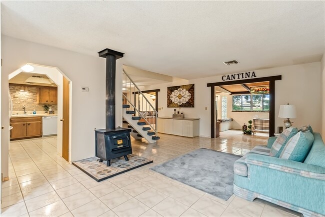 Building Photo - 2687 Country Club Dr