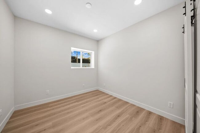 Building Photo - 2333 Ridge View Dr