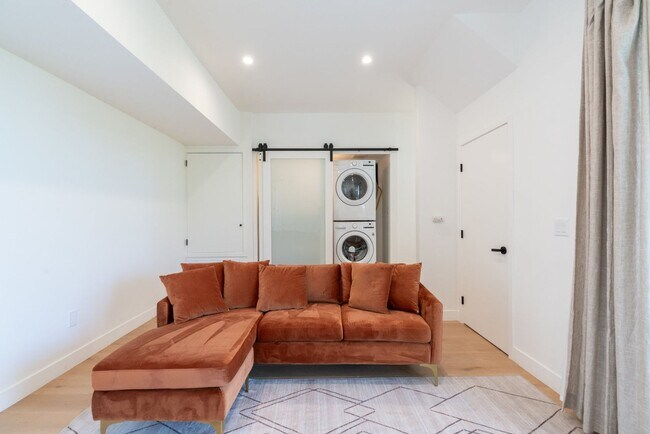 Building Photo - Stunning Views from Silver Lake Hillside Home for Rent with Spectacular Views