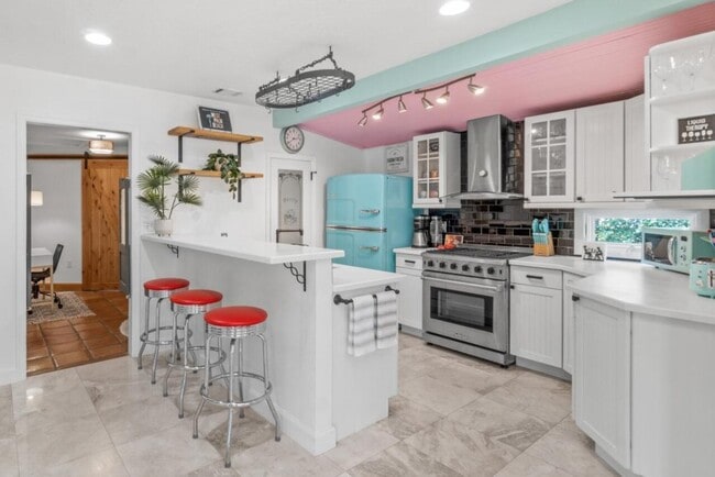 Building Photo - 1911 Parker Ave