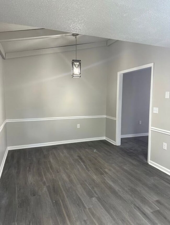 Building Photo - Recently Remodeled 4-Bedroom Home: Style and Convenience Awaits!