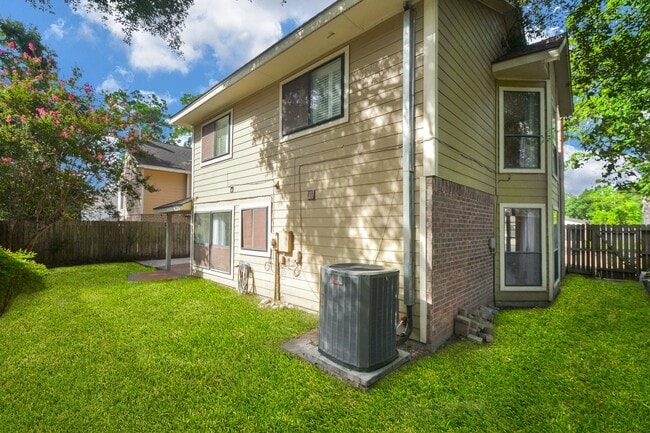 Building Photo - 12518 Dolgo Dr