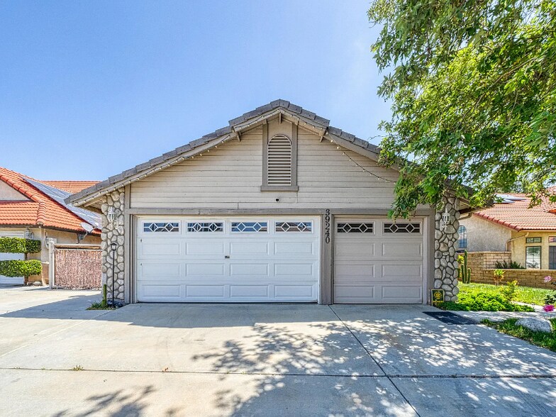 Primary Photo - 39240 Gunsmoke Ct