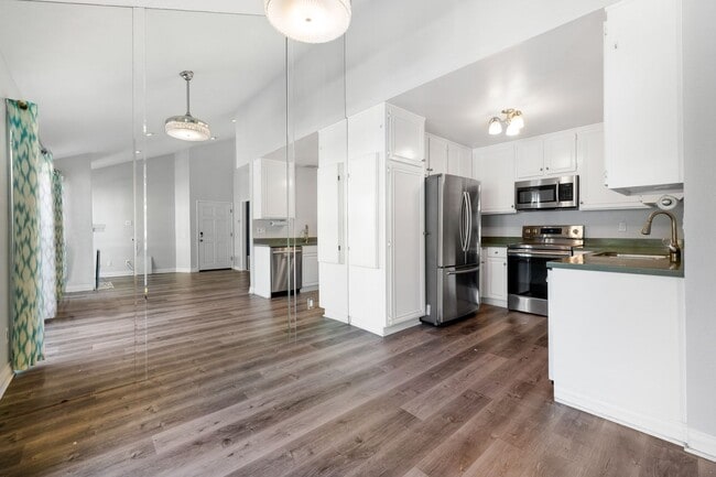 Building Photo - Seawind Upper Unit with Vaulted Ceilings a...