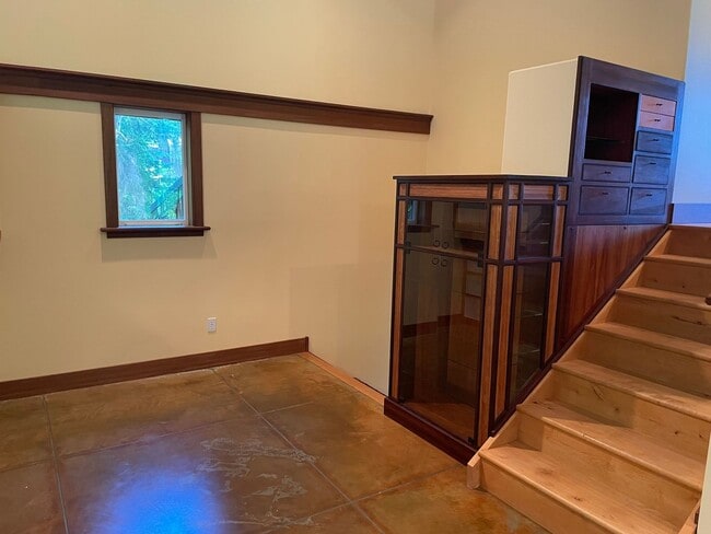 Building Photo - Langley Craftsman in Park-Like Setting and One Small Pet Allowed