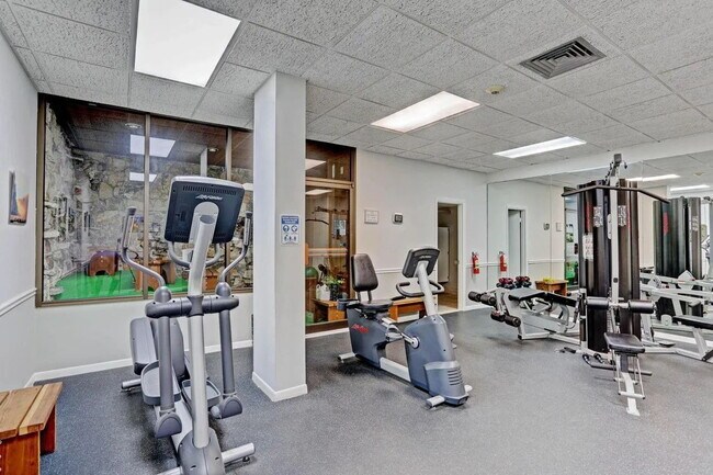 Building Photo - "Experience Luxury Living: Spacious 2-Bed, 2-Bath Condo in North Palm Beach!"