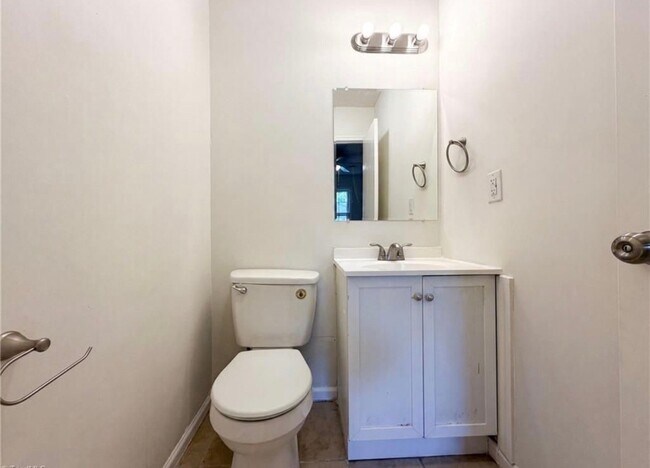 Building Photo - 4708 Chaucer Dr