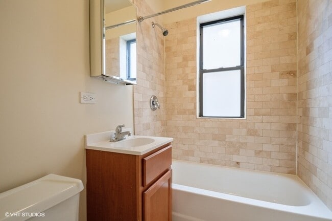 Building Photo - 3511 N Racine Ave