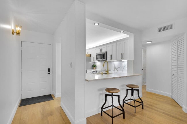 Building Photo - 12911 Briarlake Dr