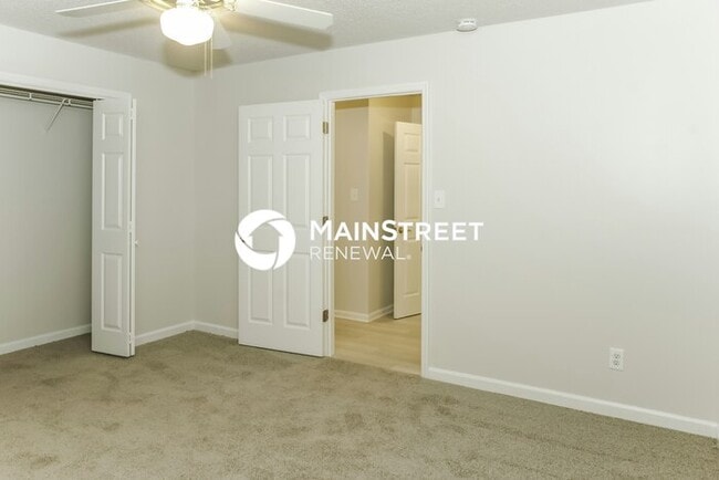 Building Photo - 4 Bedroom Pet-Friendly Home in HUNTSVILLE, AL with Main Street Renewal