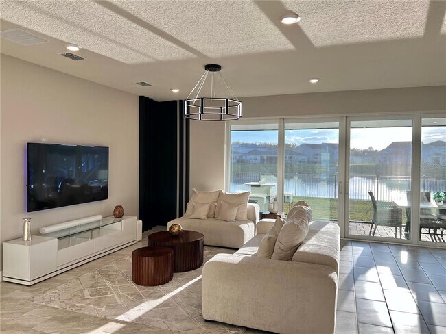 Building Photo - 5353 Royal Point Ave