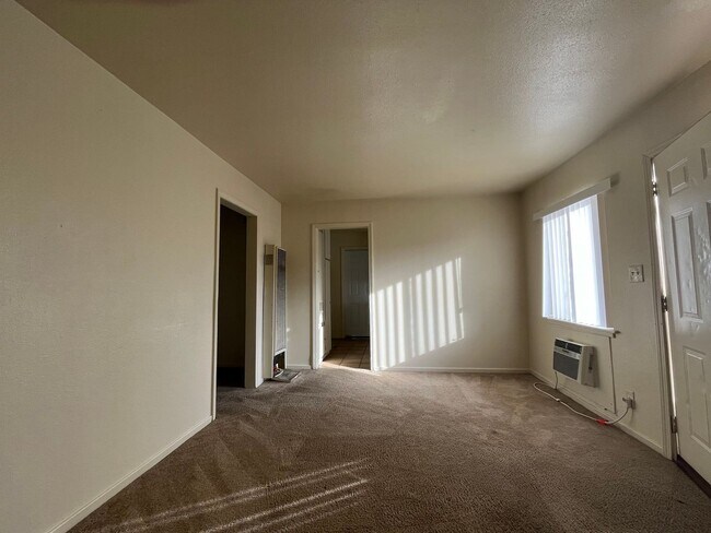 Building Photo - 766