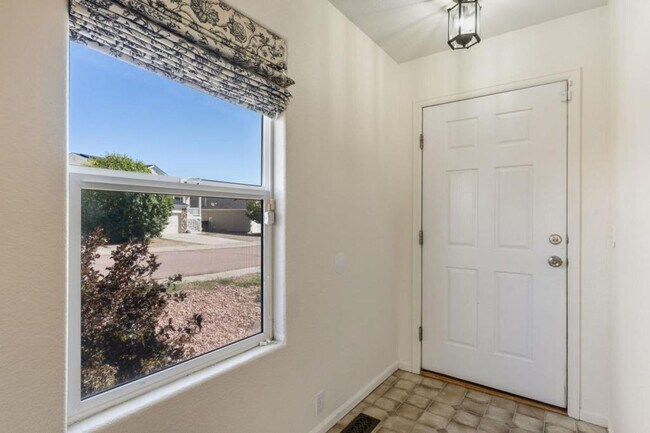 Building Photo - 8402 Snowdrop Ct
