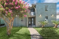 Building Photo - Studio Apartment in Central City