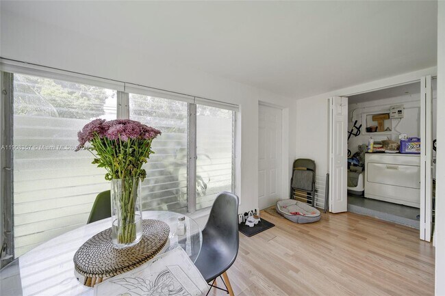 Building Photo - 6433 SW 25th St