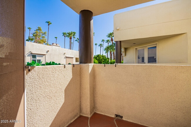 Building Photo - 21 W Pasadena Ave