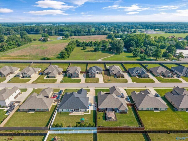 Building Photo - 17050 Stonegate Dr