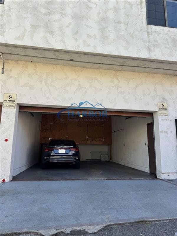 Building Photo - 820 W 1st St