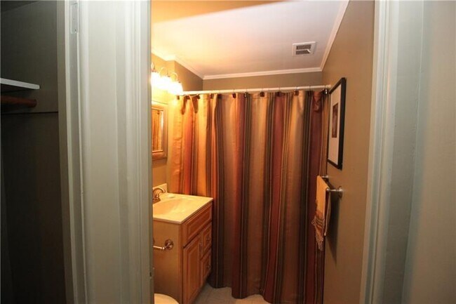 Building Photo - 3753 Evergreen Dr