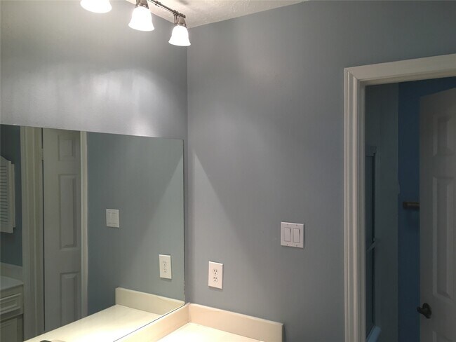 Building Photo - 2950 Glenn Lakes Ln