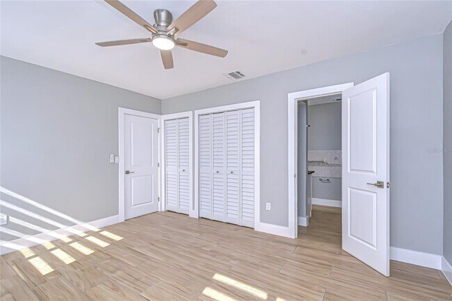 Building Photo - 5737 Shore Blvd S