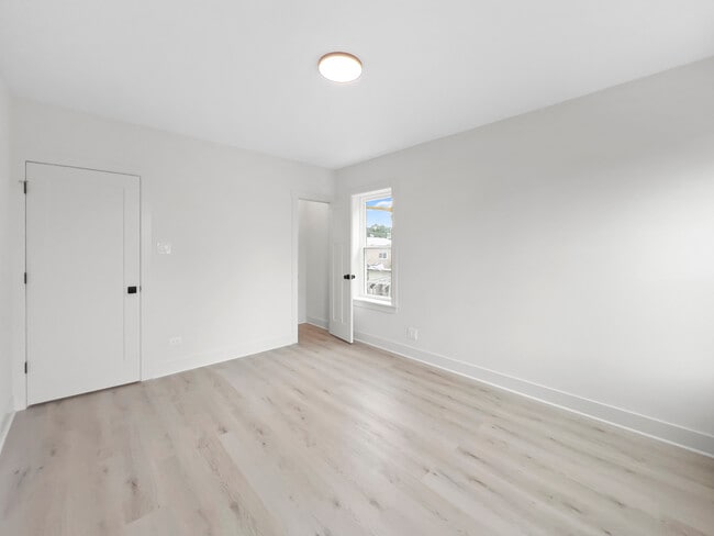 Building Photo - 6254 N Whipple St