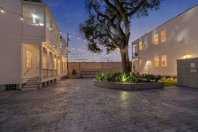 Building Photo - 1721 Terpsichore St