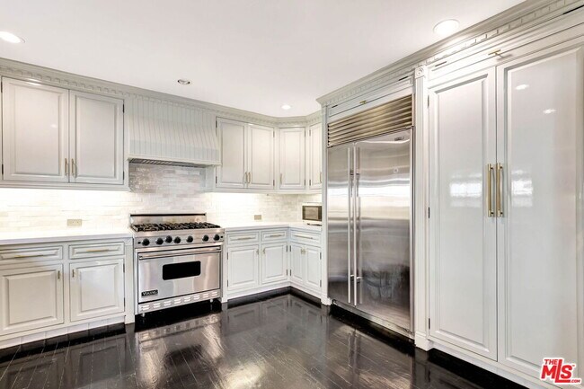 Building Photo - 744 N Sierra Bonita Ave