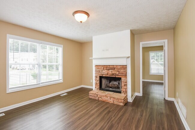 Building Photo - 110 Grove Ln