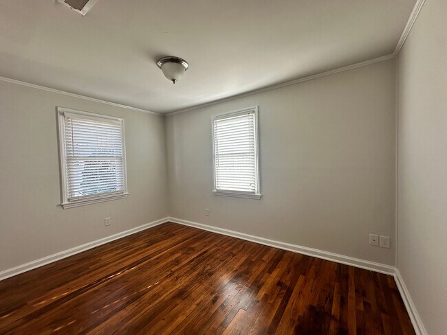 Building Photo - Two Bedroom Cottage - Five Points East, Raleigh, NC - Inside the Beltline!