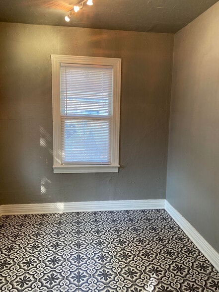 Building Photo - 164 S 36th West Ave