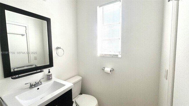 Building Photo - 751 Euclid Ave