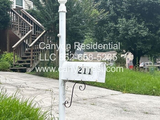 Building Photo - 211 Brently Woods Dr