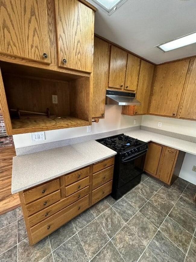 Building Photo - Nor Cal Realty Inc, 3 BD 2 BTH house with 2 car garage