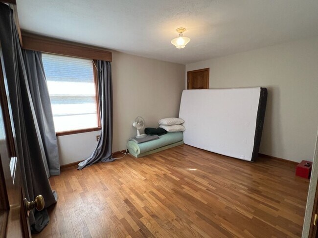 Building Photo - Located in the Historic District! 3+ beds,...