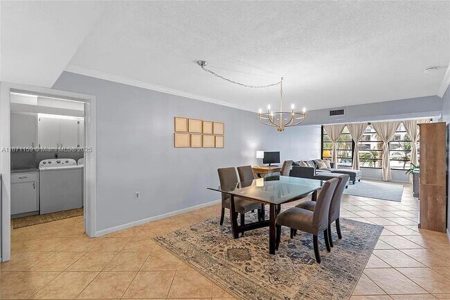 Building Photo - 1707 Whitehall Dr