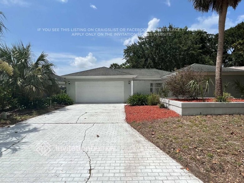 Primary Photo - 1535 Lake Marion Dr