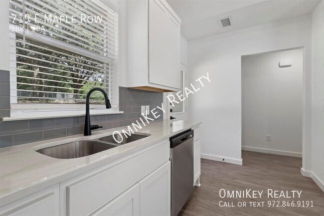 Building Photo - 719 Maple Row