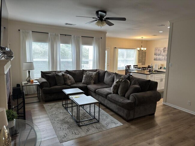 Building Photo - 21910 Goldcrest Run