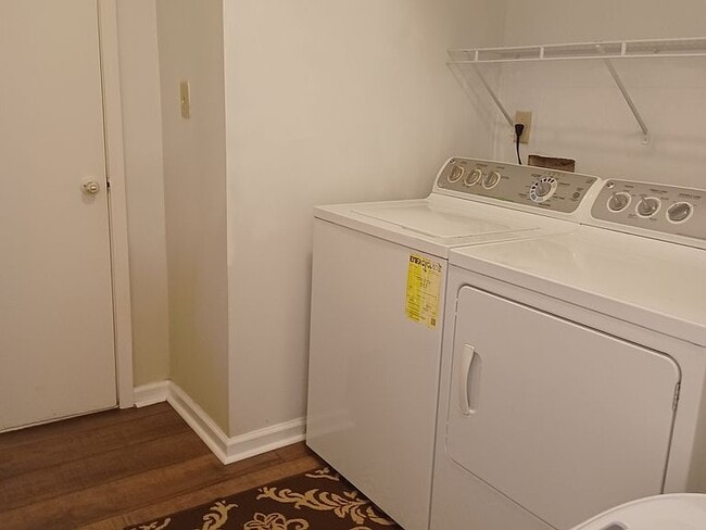 Building Photo - 1348 Brandon Square