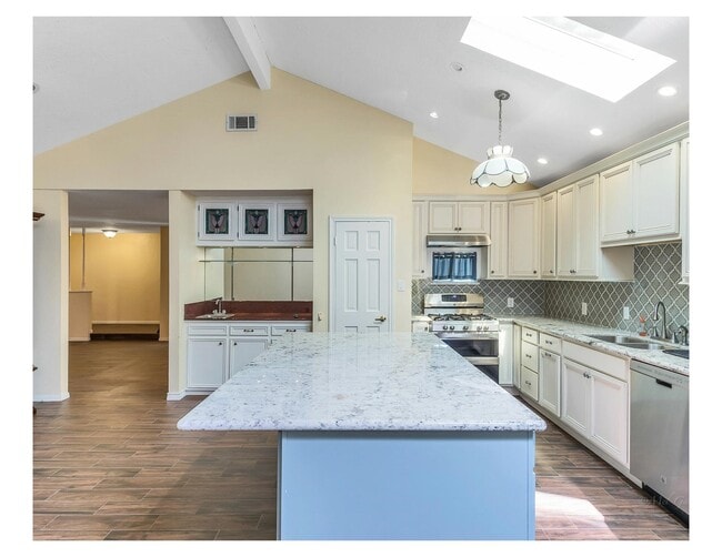 Building Photo - 13902 Paradise Valley Dr