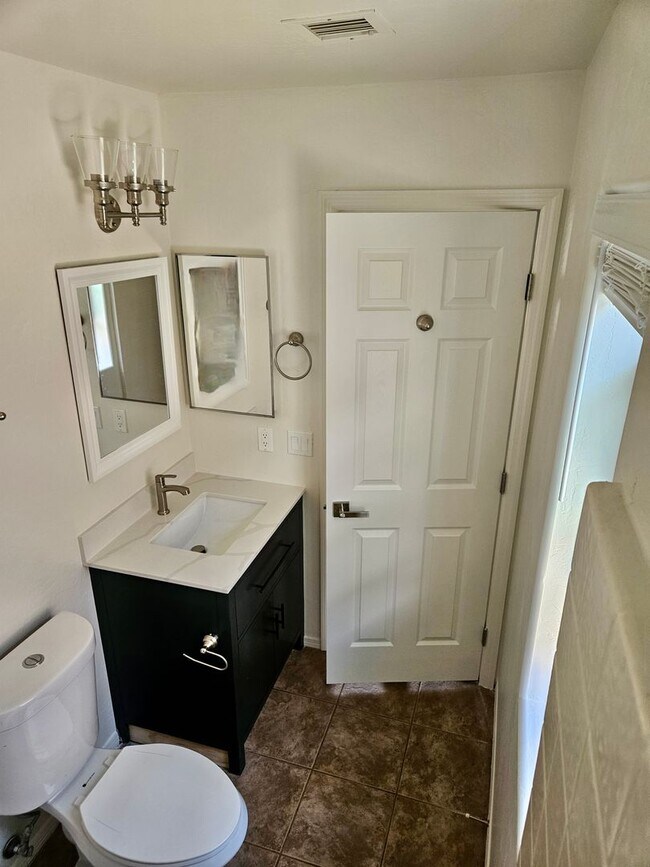 Building Photo - Beautiful remodeled 2 bed 2 bath home in P...