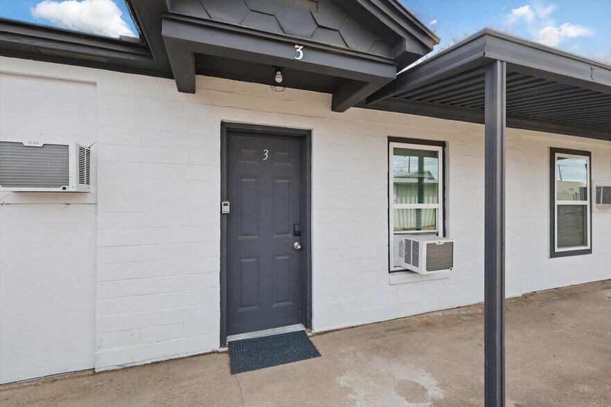 Building Photo - 2336 Minnie St