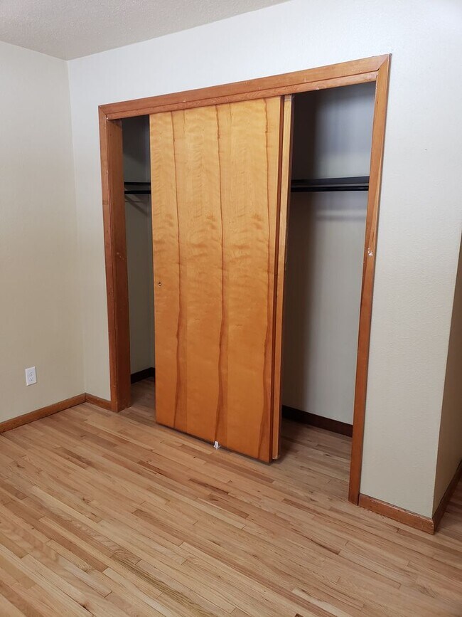 Building Photo - 1417 3rd Ave NW