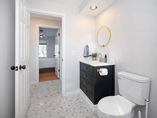 Building Photo - 262 Woodhill Rd