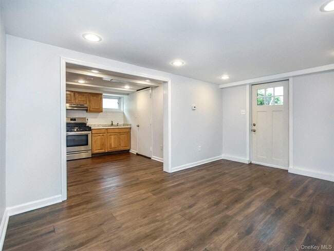 Building Photo - 3 Pequot Ave