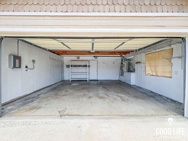 Building Photo - 2104 N Mammoth Pl