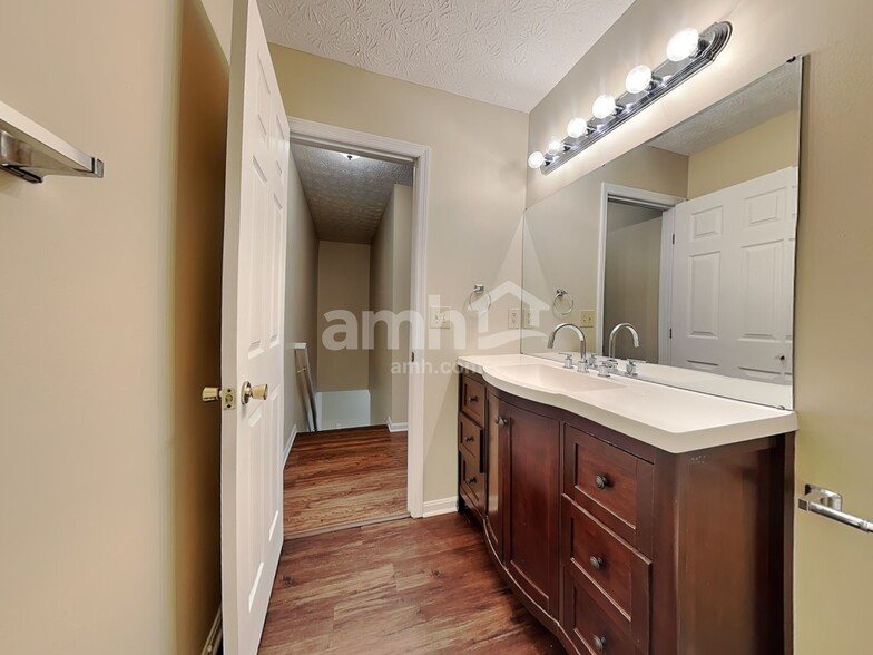 Building Photo - 531 Sherman Dr