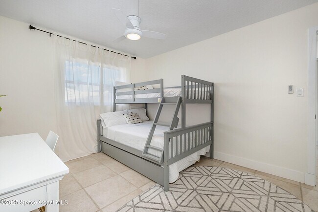 Building Photo - 426 S Neptune Dr