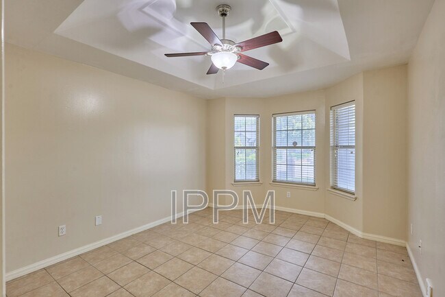 Building Photo - 2609 Thomas Ln